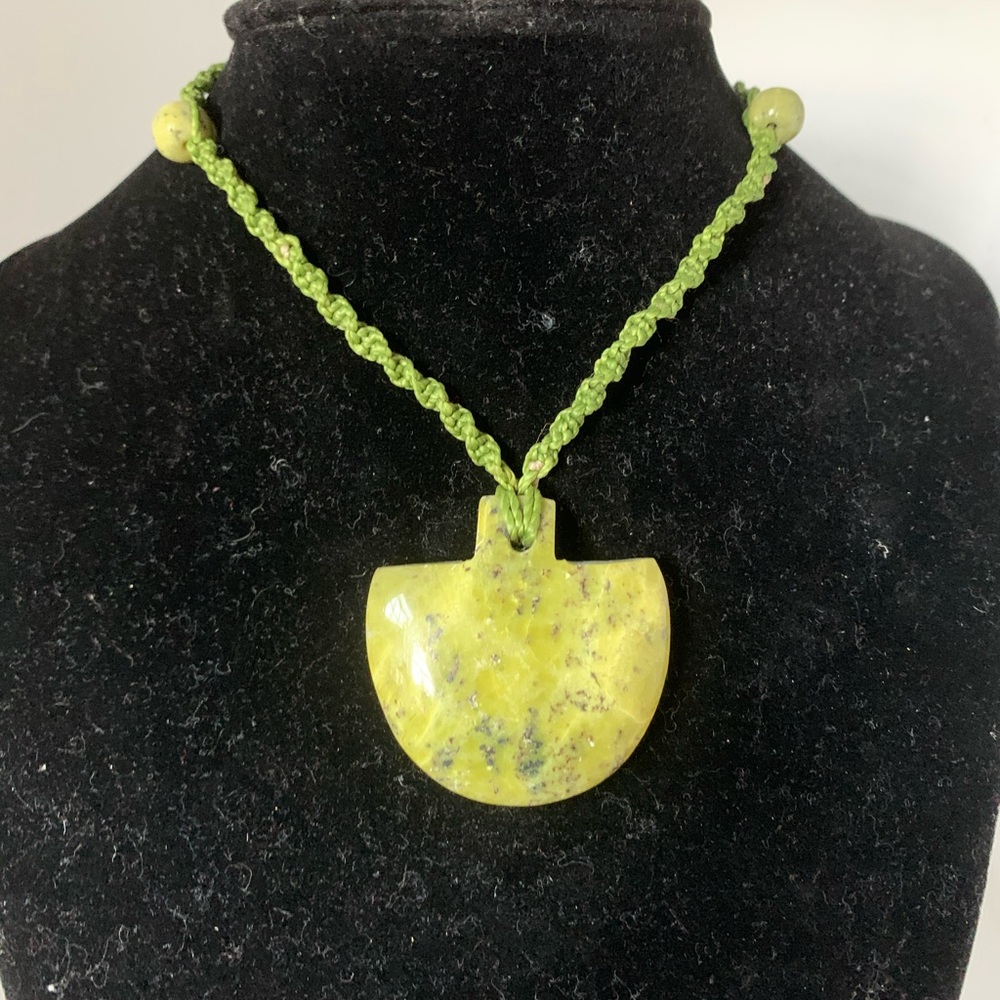 Free shipping-Peruvian Serpentine gemstone necklace strung on waxed string